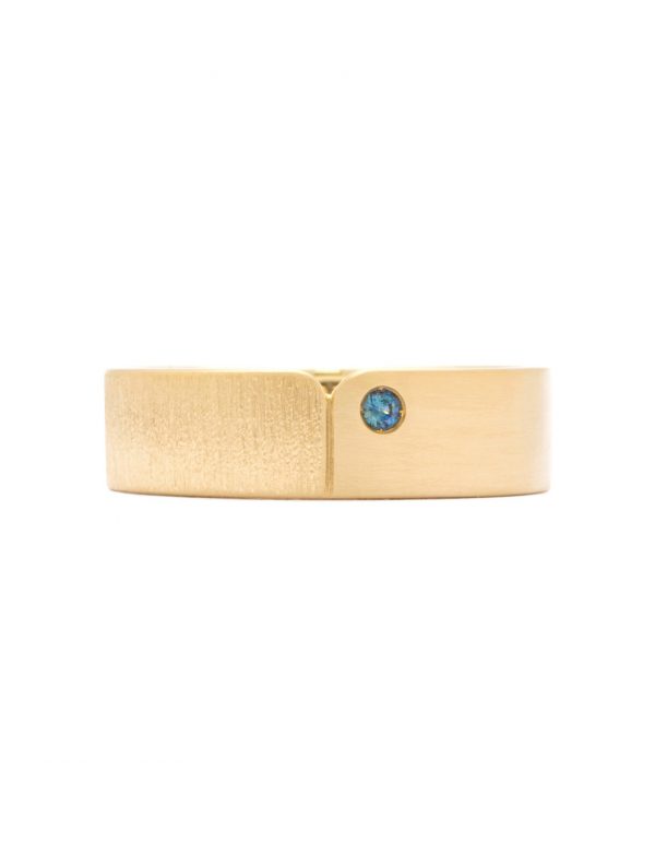 Bold Ring – Yellow Gold & Sapphire