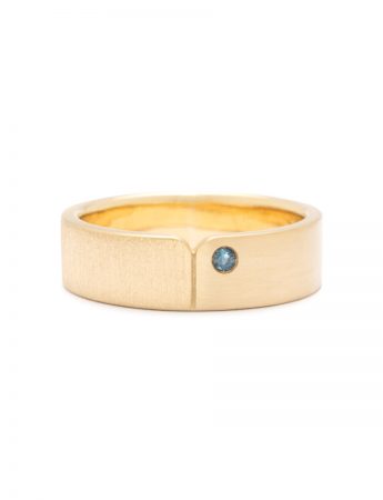 Bold Ring – Yellow Gold & Sapphire