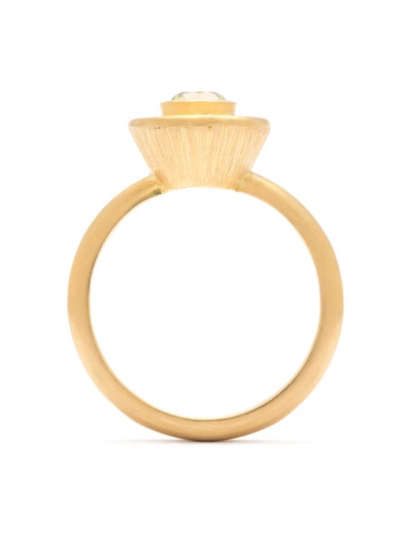 Flare Ring – Yellow Australian Sapphire