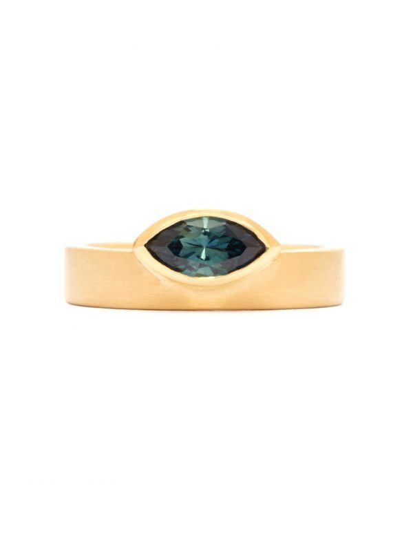 Velour Ring – Yellow Gold & Marquise Cut Sapphire