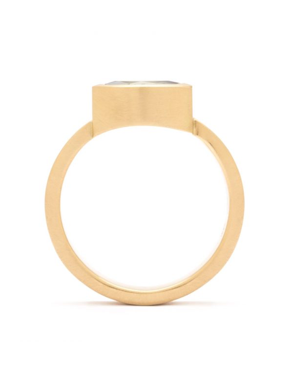 Velour Ring – Yellow Gold & Marquise Cut Sapphire