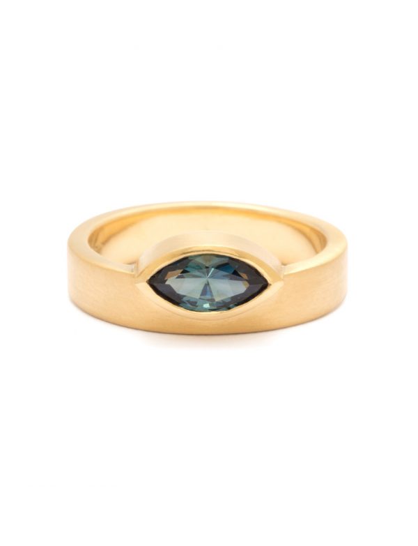 Velour Ring – Yellow Gold & Marquise Cut Sapphire