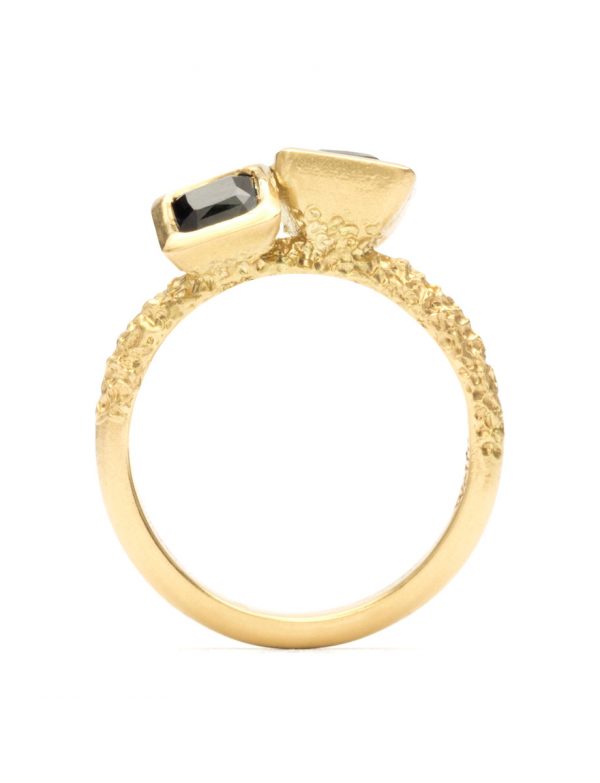 Rei Ring – Yellow Gold & Blue Sapphires