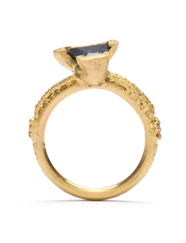 Astrid Ring – Gold & Light Blue Sapphire