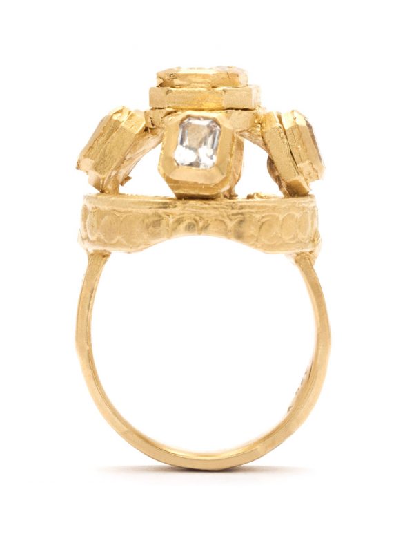 Sacro II Ring – Yellow Gold & White Sapphires