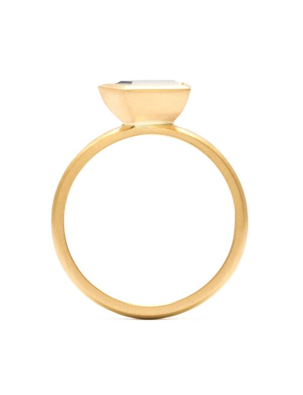 Indigo Ring – Yellow Gold & Freeform Blue Sapphire