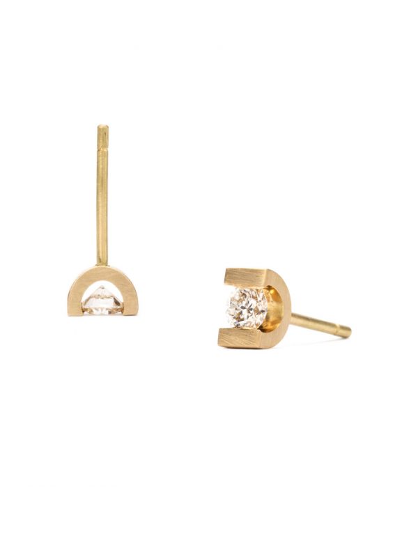 Curve Claw Stud Earrings – Diamond & Gold