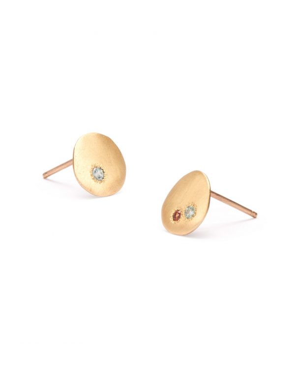 Neru Mini Disc Stud Earrings – Gold & Sapphire