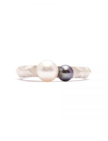 Duality Ring – Silver & Freshwater Pearl