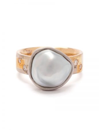 Lustrous Terrain Ring – Pearl & Diamond