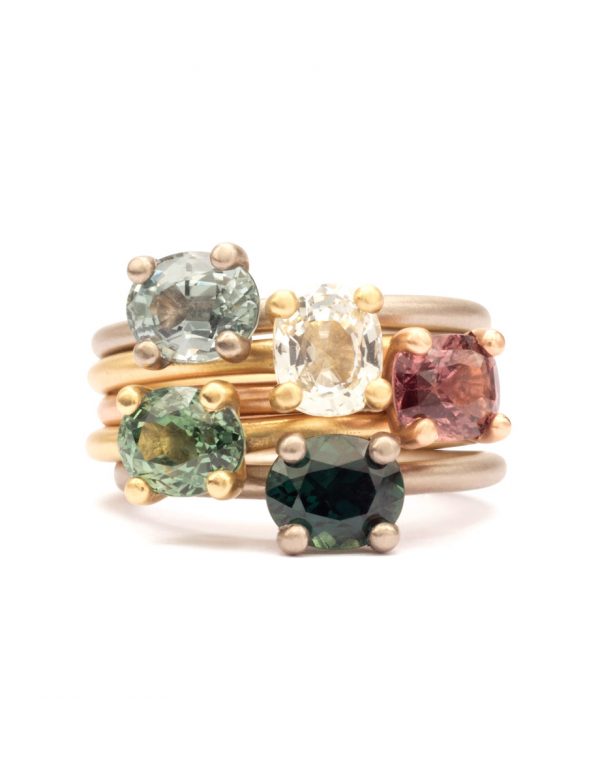 Almost White Ophir Ring – Yellow Gold & Sapphire