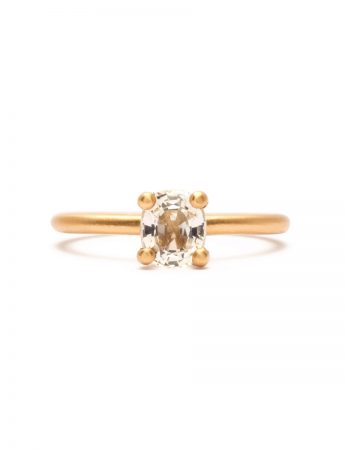 Almost White Ophir Ring – Yellow Gold & Sapphire