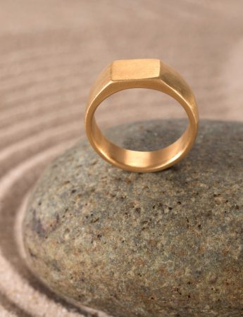 Shore Thing Signet Ring – Yellow Gold