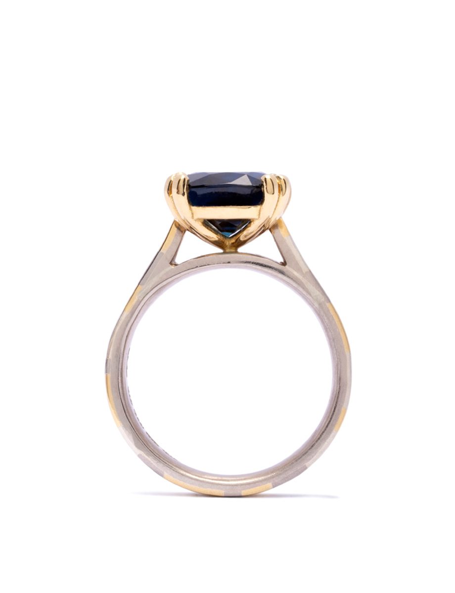 Grand Terrain Ring – Gold & Sapphire
