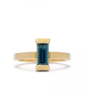 Falling Water Ring – Yellow Gold & Blue Sapphire