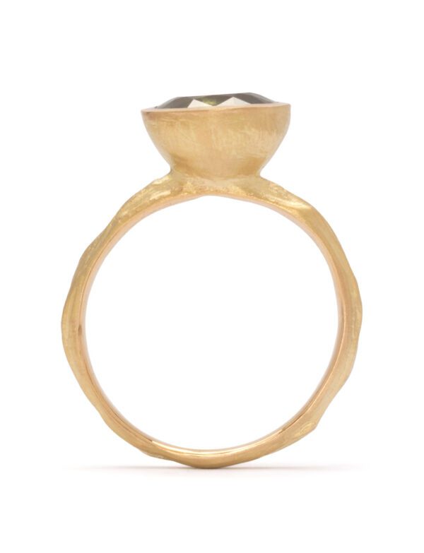 Desire Ring – Yellow Gold & Green Sapphire