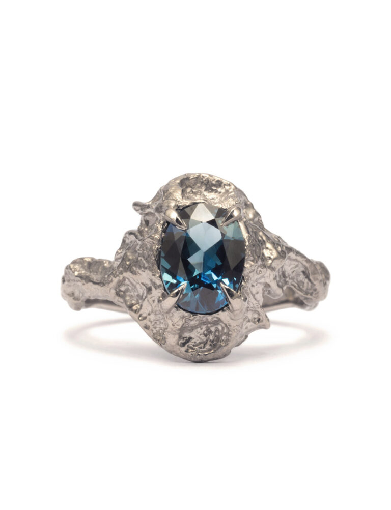 Terroir Ring – White Gold & Blue Sapphire