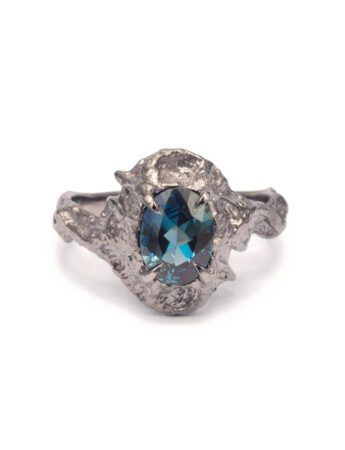 Terroir Ring – White Gold & Blue Sapphire