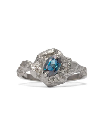 Tannin Ring – White Gold & Blue Sapphire