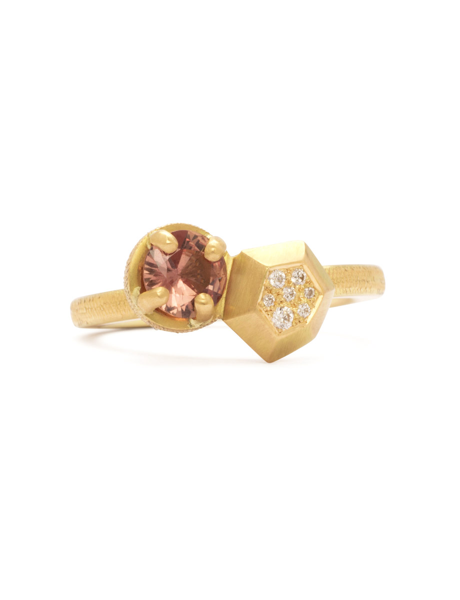 Angle & Index Ring – Yellow Gold & Peach Sapphire