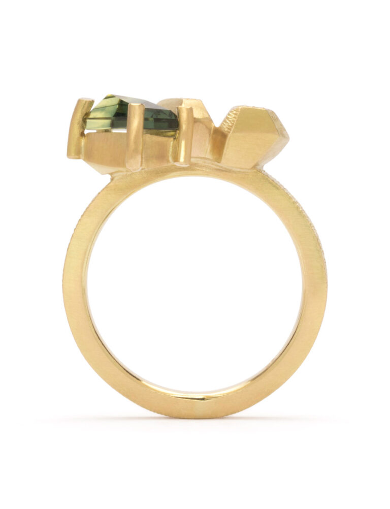 Dispersion Ring – Yellow Gold and Parti Sapphire