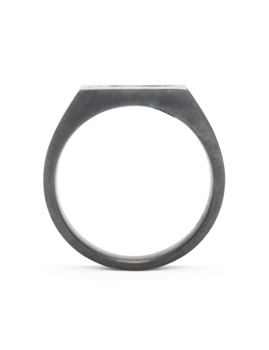 Black Dog Ring – Blackened Silver