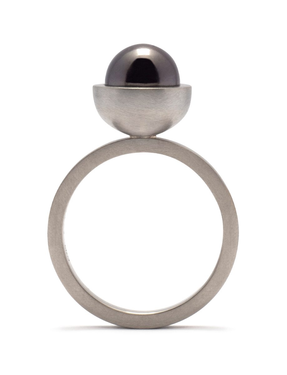 Cannonball Ring – White Gold & Tahitian Pearl