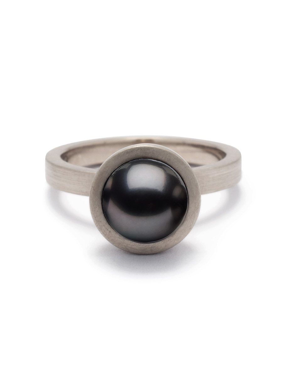 Cannonball Ring – White Gold & Tahitian Pearl