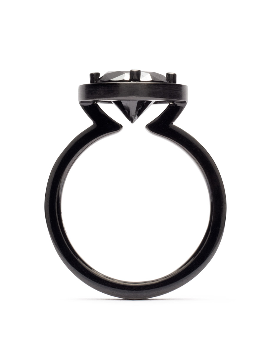 Noire Ring – Platinum & Black Diamond