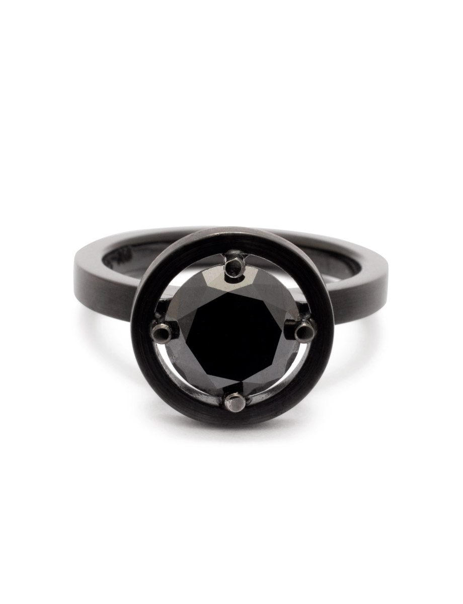 Noire Ring – Platinum & Black Diamond