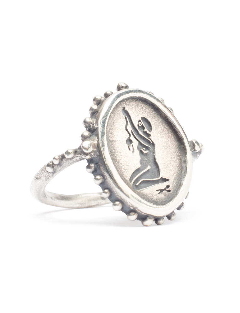 Heroine’s Silver Oval Ring
