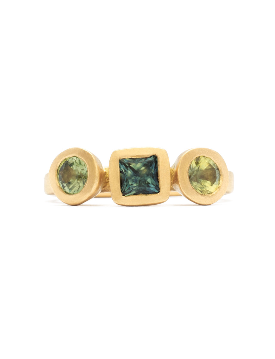 Trilogy Ring – Yellow Gold & Parti Sapphire