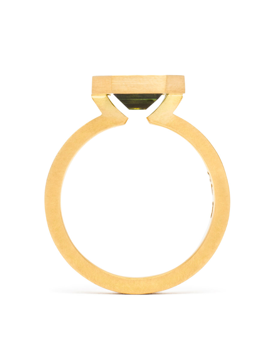 iRIS Emerald Cut Ring – Yellow Gold & Green Sapphire