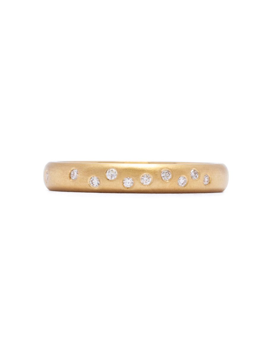 Narrow Scatter Band – Yellow Gold & Diamonds