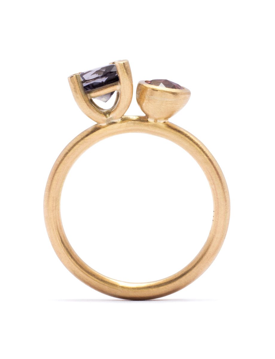 Side by Side Ring – Grey and Peach Spinels