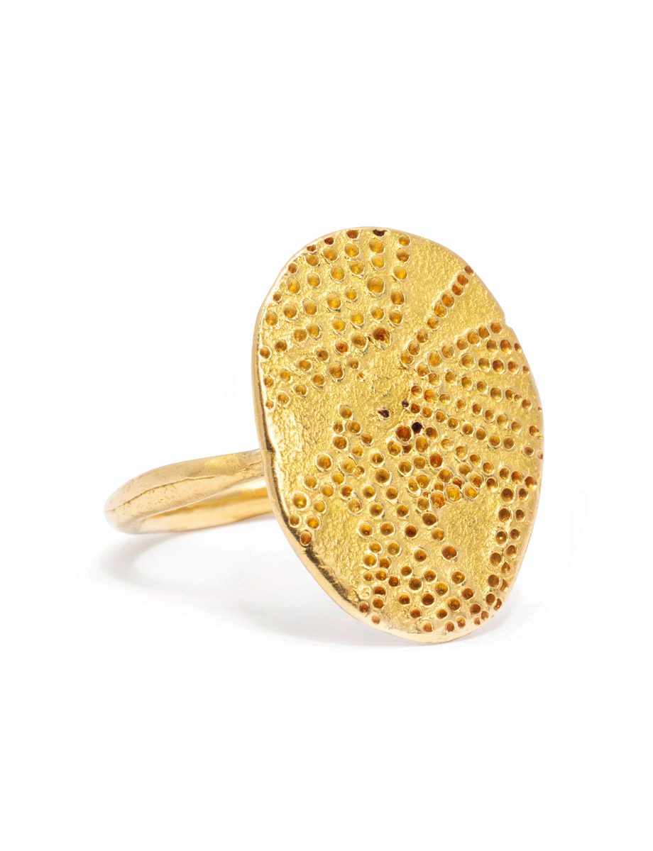 Inscription Ring – Yellow Gold & Ceylon Sapphire