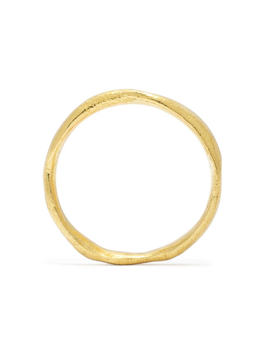 Thin Wonky Wedder – Yellow Gold