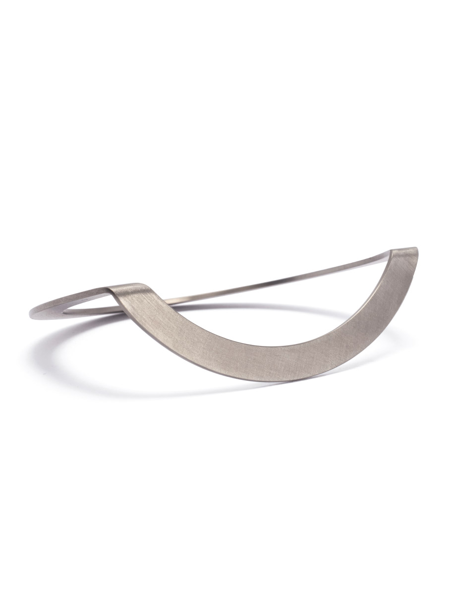 90 Degrees Bangle – Titanium