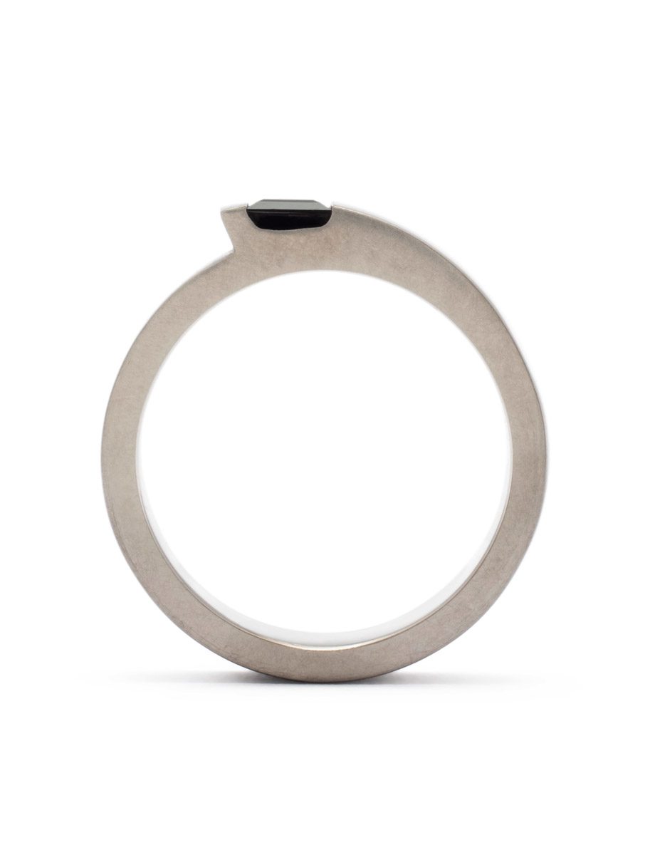 Momentum Ring – White Gold & Black Spinel