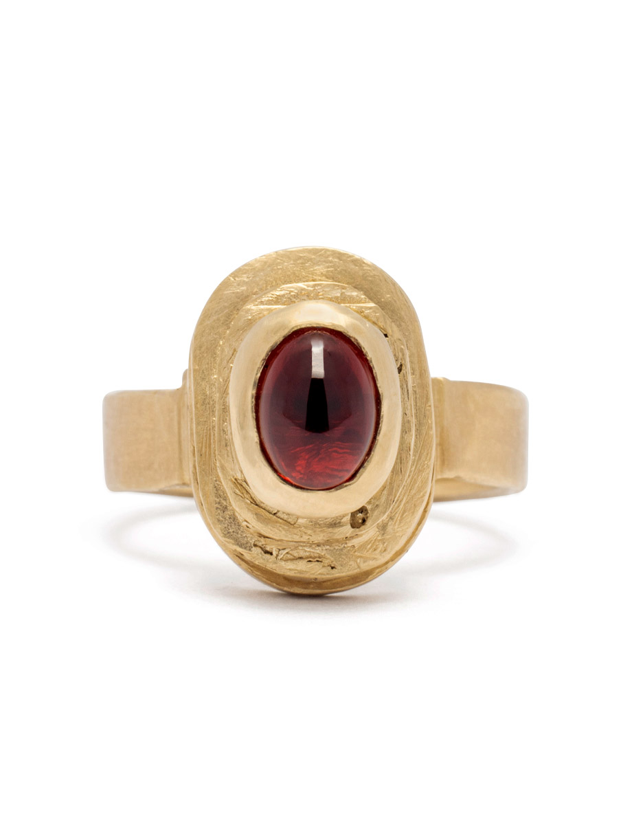 Efebo Ring – Yellow Gold & Red Garnet