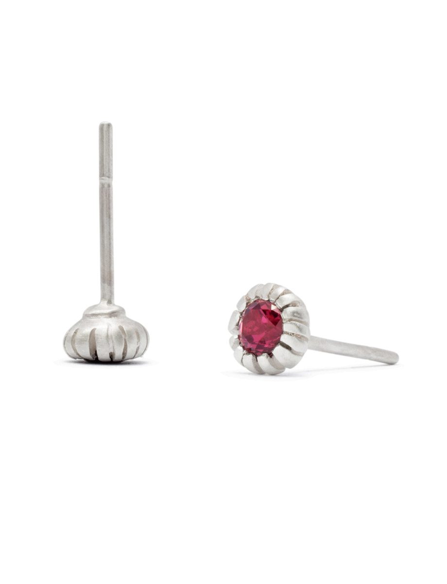 Bouquet Royale Stud Earrings – Silver & Garnet