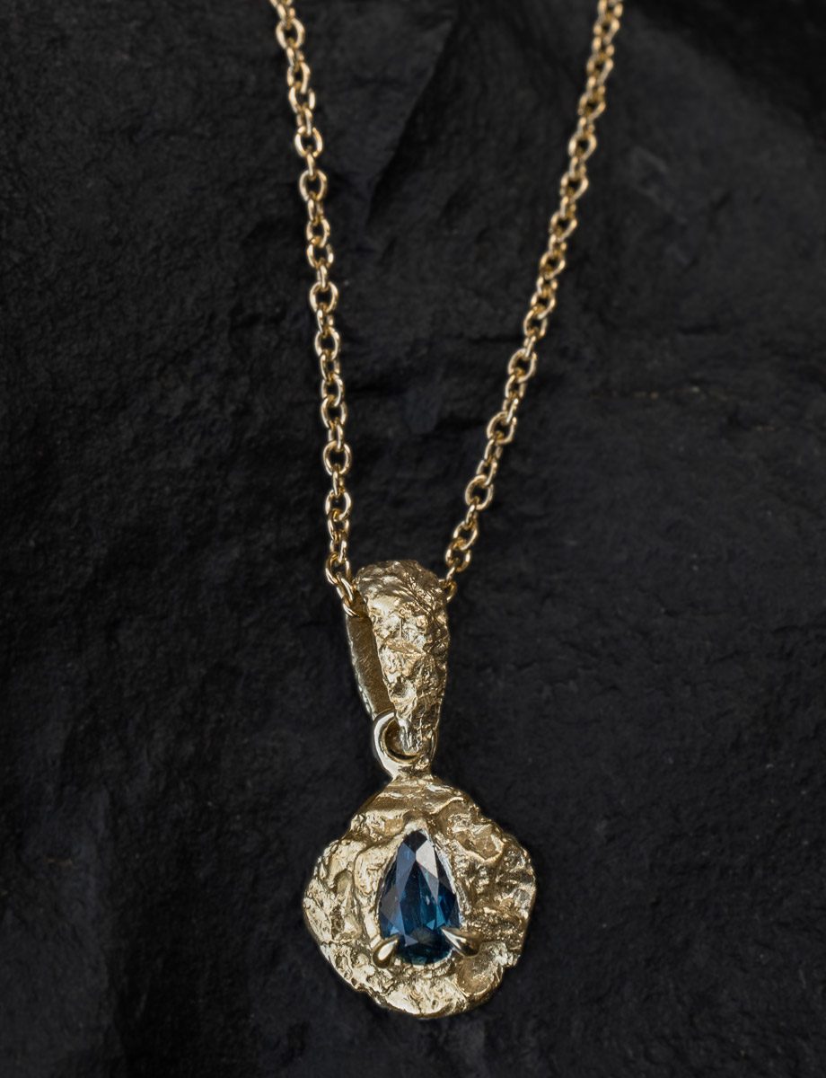 Mini Nimbus Pendant Necklace – Yellow Gold & Blue Sapphire