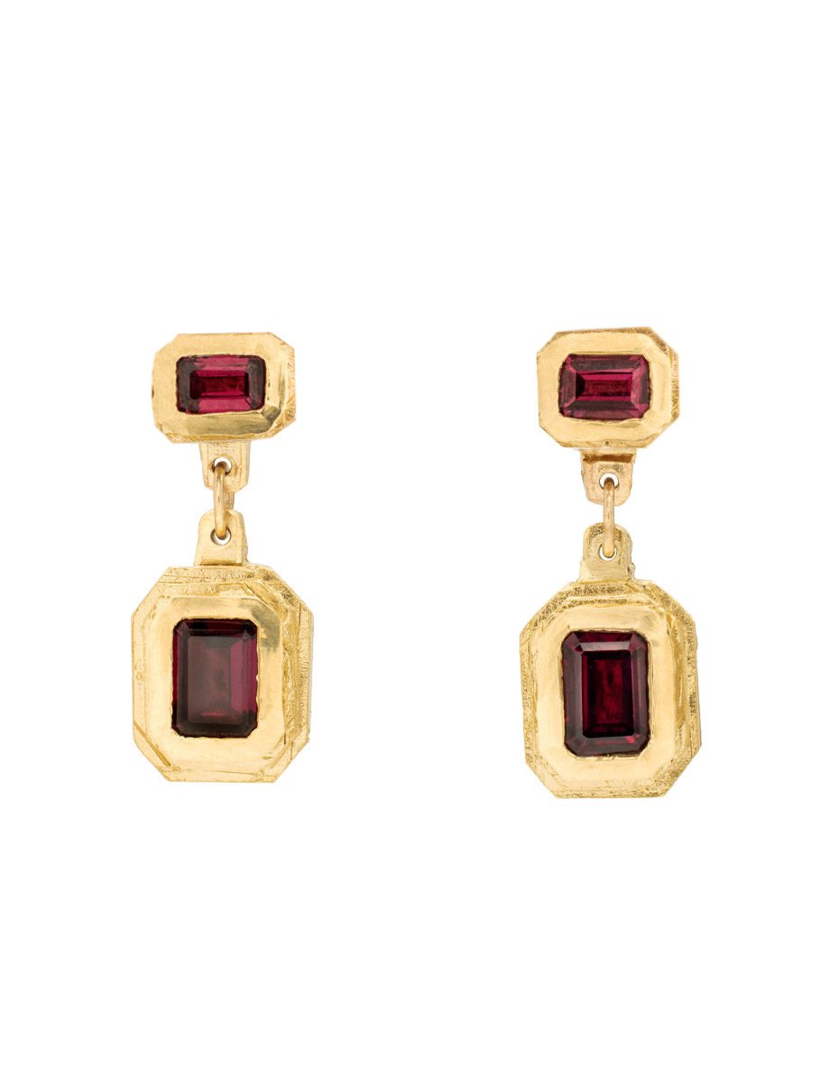 Carmen Earrings – Yellow Gold & Garnet