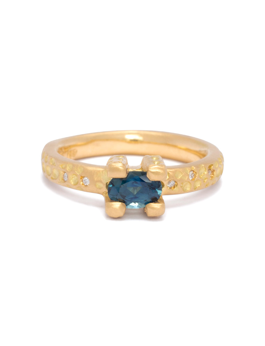 Textura Box Claw Ring – Yellow Gold & Blue Sapphire