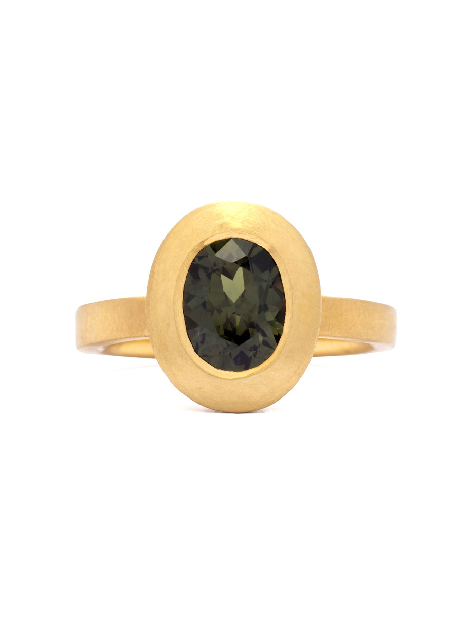 Énas Ring – Olive Australian Sapphire