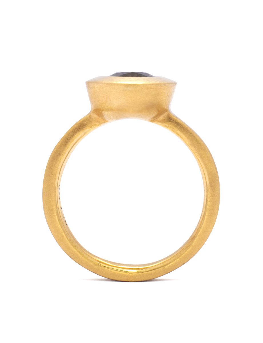 Énas Ring – Olive Australian Sapphire