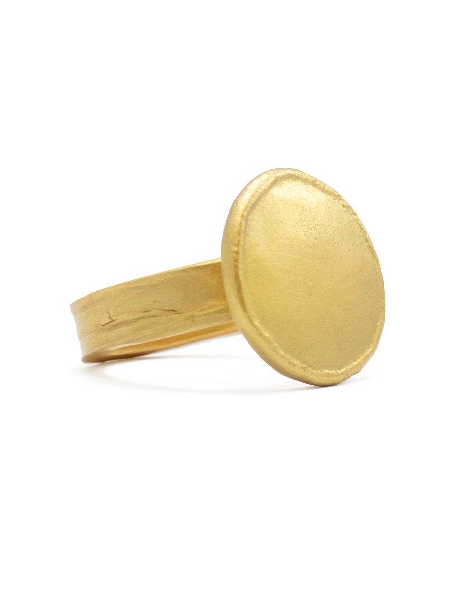 Oval Sun Catcher Ring – Yellow Gold