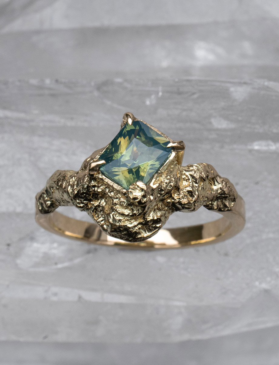 Aquarius Ring – Yellow Gold & Green Sapphire