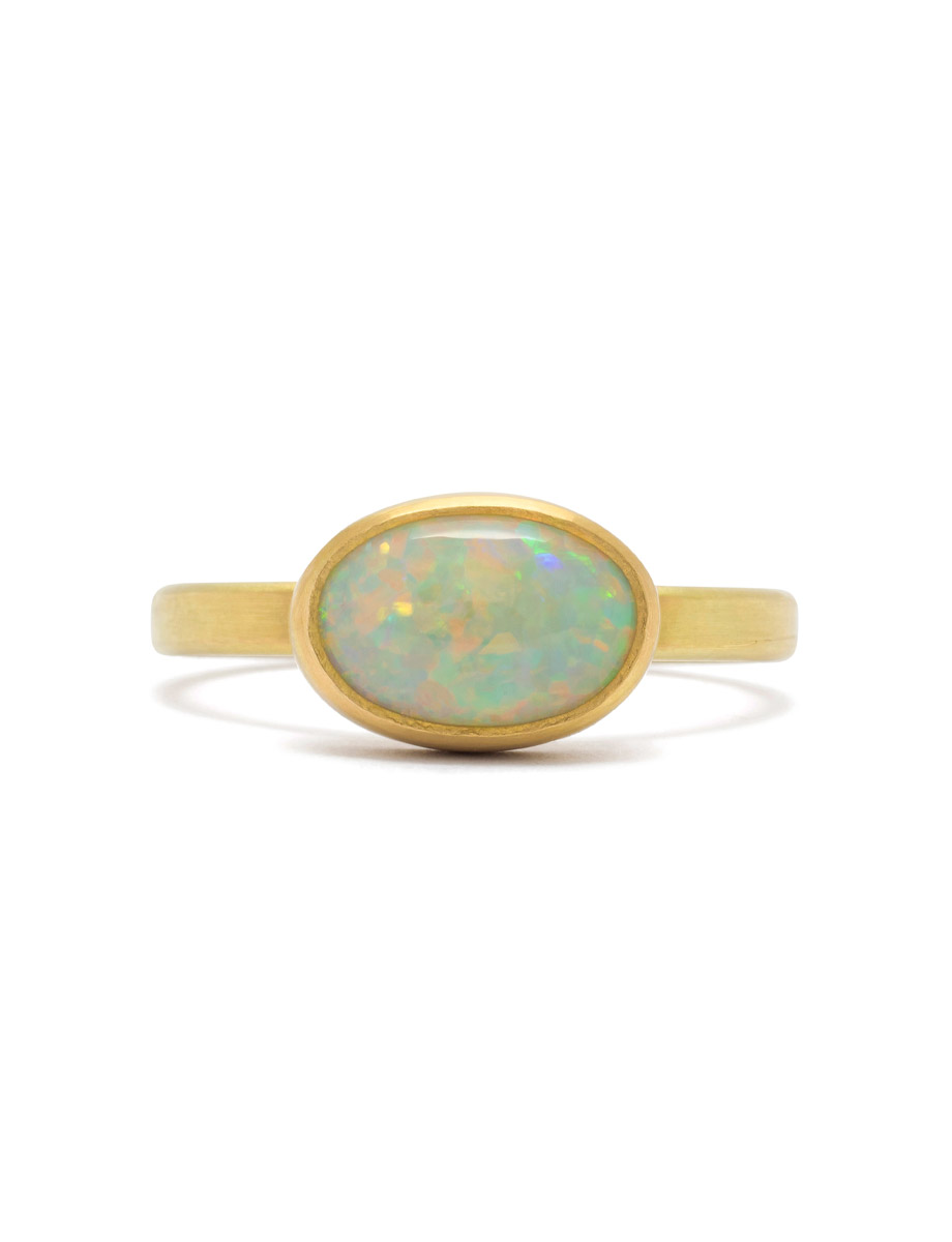 Light Horizon Ring – Yellow Gold & Oval White Opal