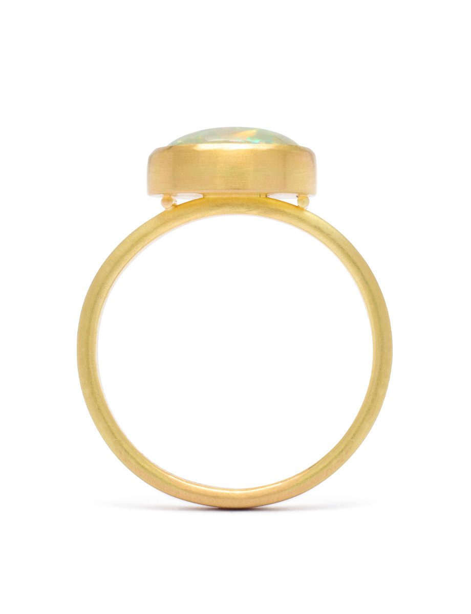 Light Horizon Ring – Yellow Gold & Oval White Opal